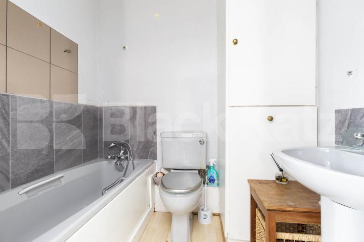 Newly Carpeted self contained Studio located in the heart of Crouch end Crescent Road, Crouch End 